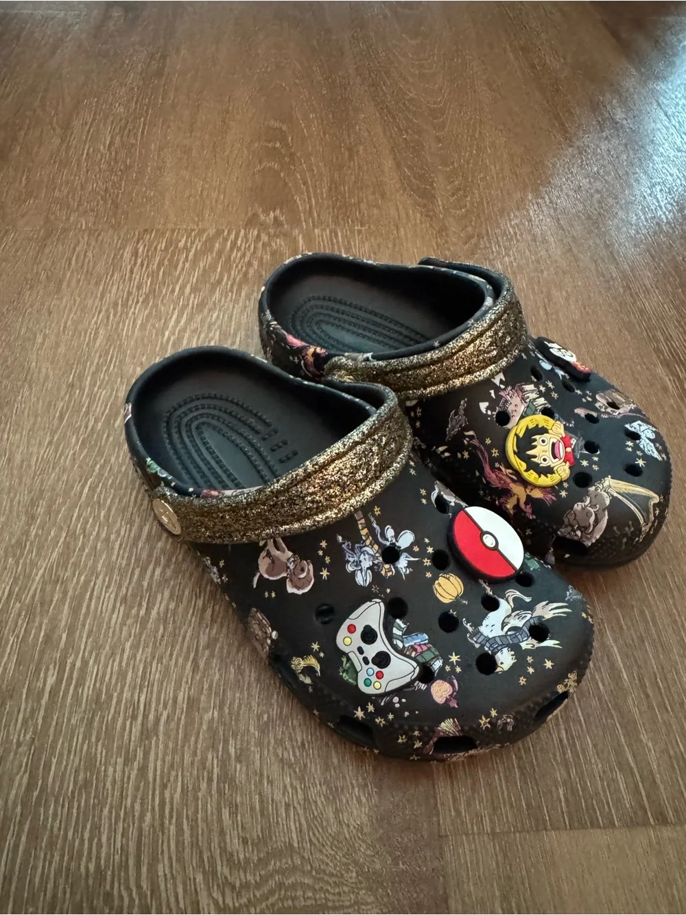 CROCS Black Glitter-Trim Character Print Clogs